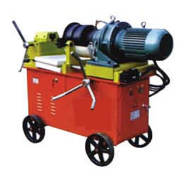 操作彎箍機(jī)時(shí)需小心,不可掉以輕心